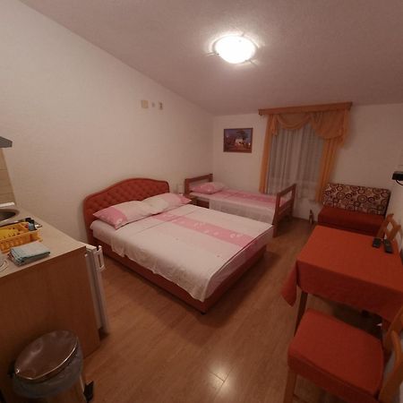 Apartments Cipetic Kastela Bagian luar foto