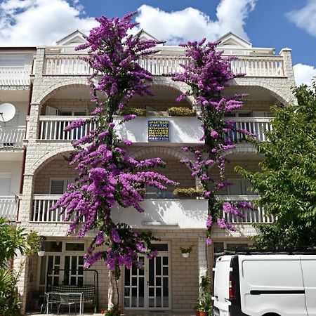 Apartments Cipetic Kastela Bagian luar foto