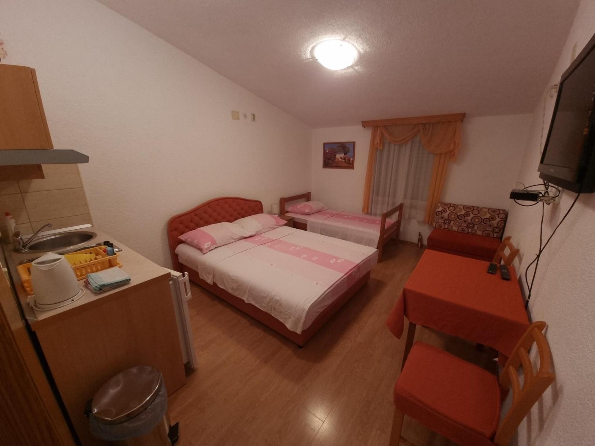 Apartments Cipetic Kastela Bagian luar foto