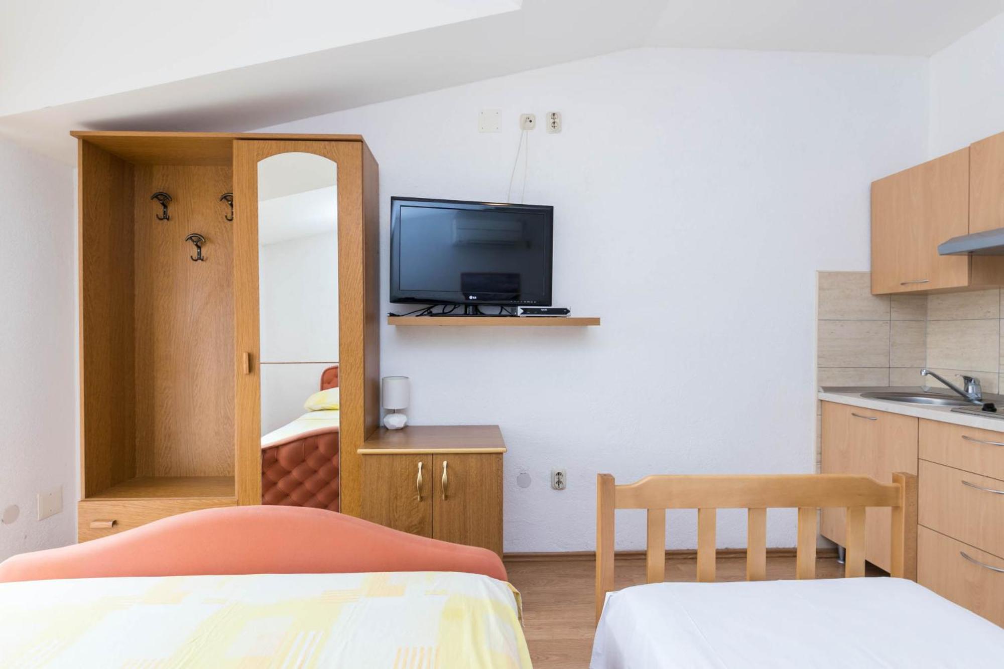 Apartments Cipetic Kastela Bagian luar foto